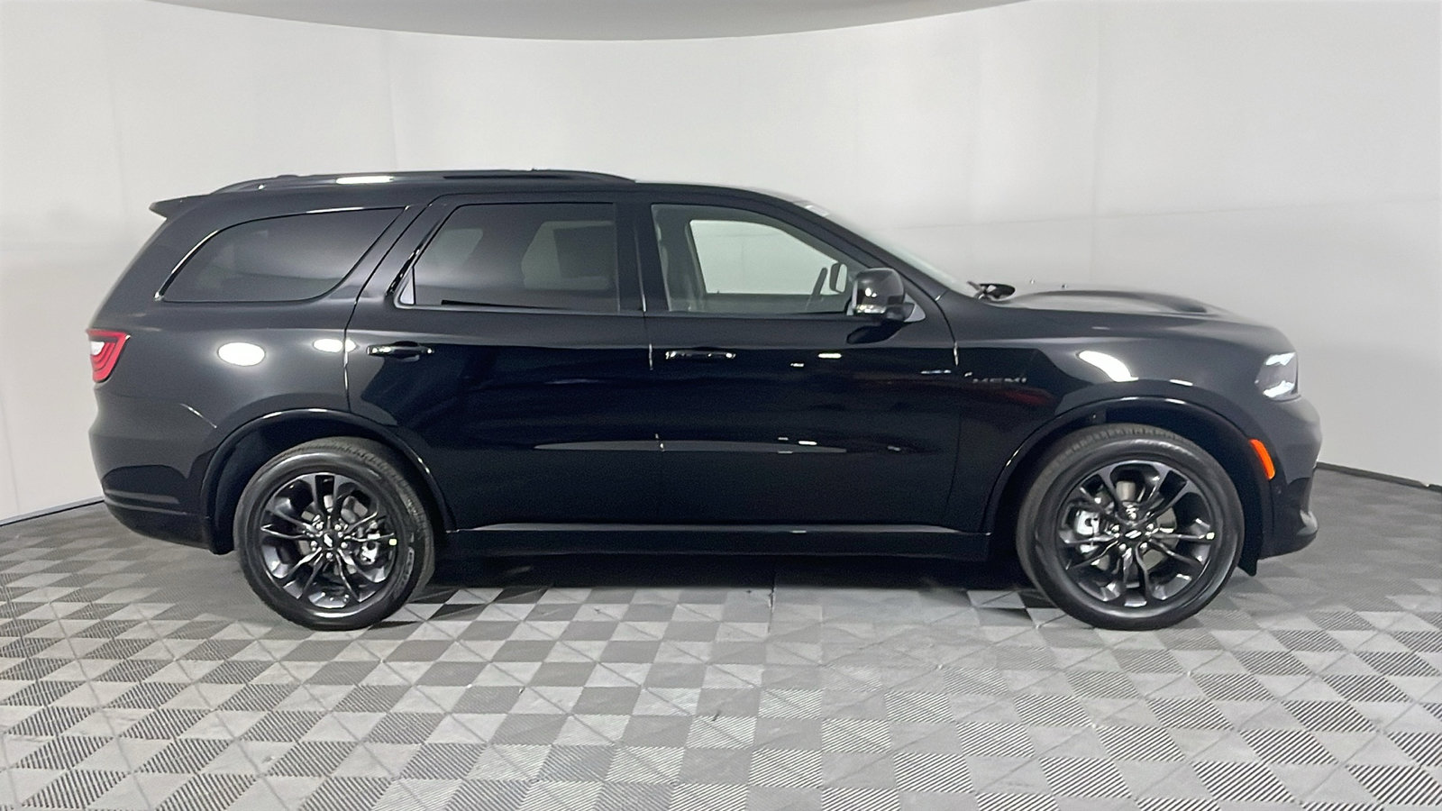 2025 Dodge Durango R/T Plus photo 3