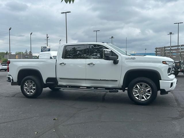 2024 Chevrolet Silverado 2500HD High Country photo 3