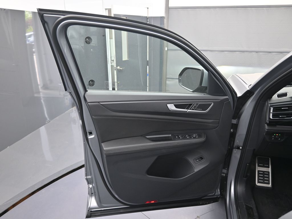 2025 Volkswagen Atlas Cross Sport SEL Premium R-Line photo 34