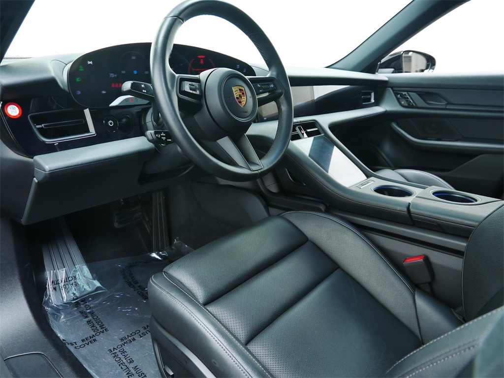 2021 Porsche Taycan Base photo 4