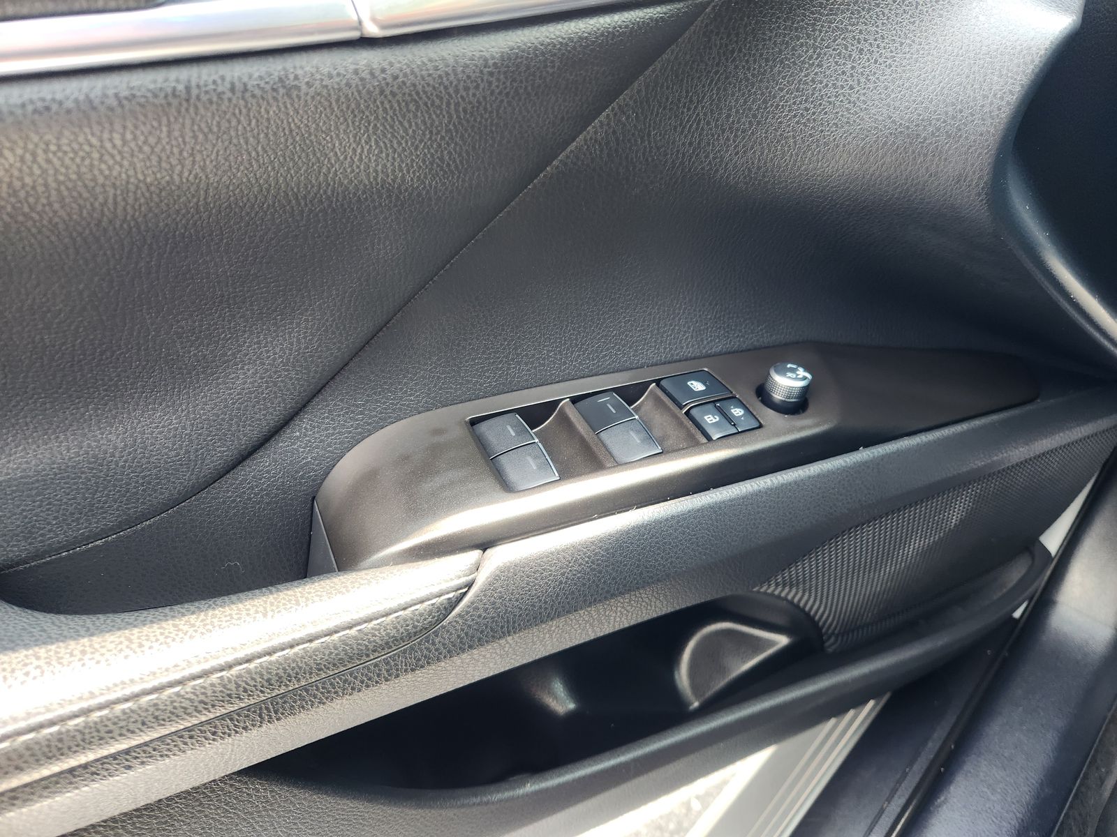2022 Toyota Camry Hybrid XSE photo 23