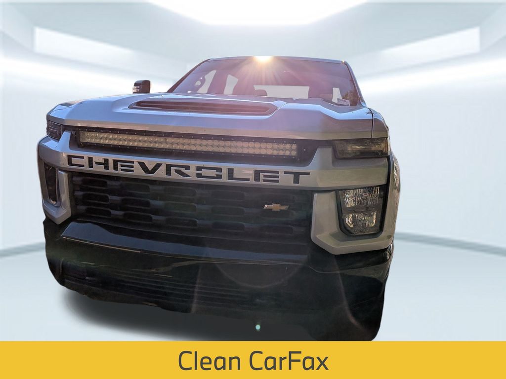 2022 Chevrolet Silverado 2500HD Custom photo 2