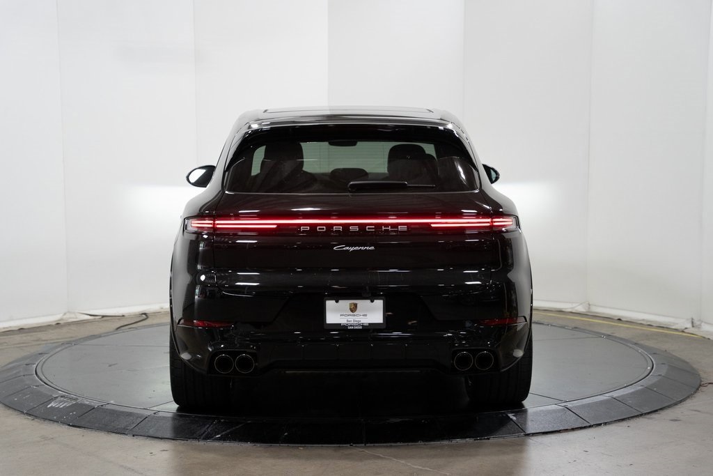 2024 Porsche Cayenne photo 3