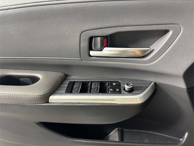 2023 Toyota Sienna Woodland Edition photo 14