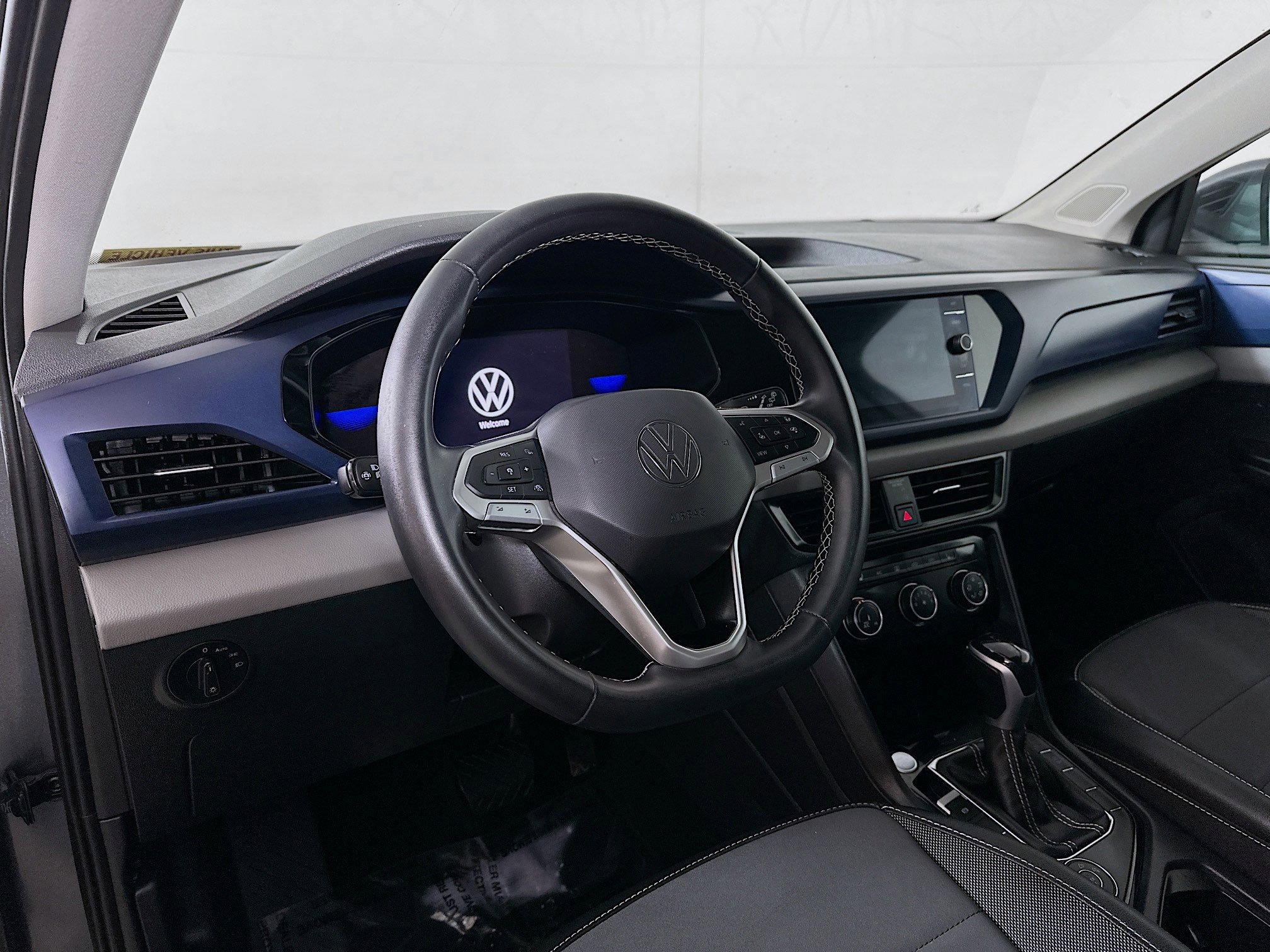 2023 Volkswagen Taos SE photo 7