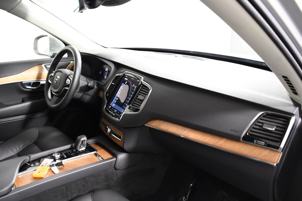 2024 Volvo XC90 B5 Plus photo 18