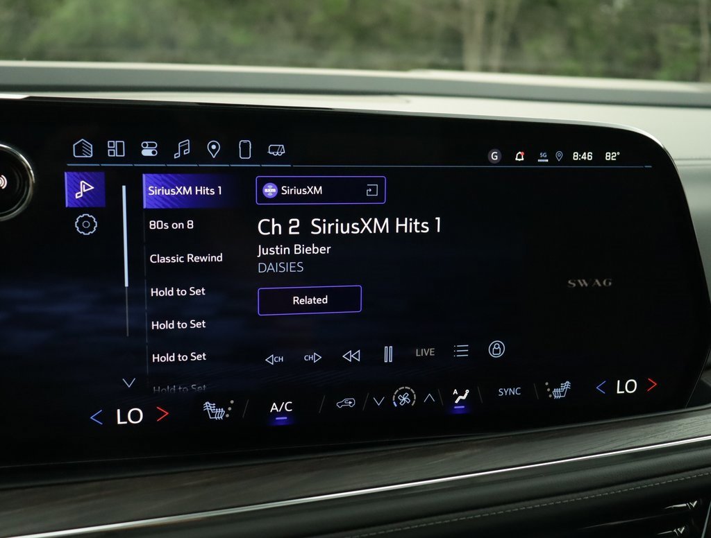 2025 Chevrolet Suburban LT photo 13