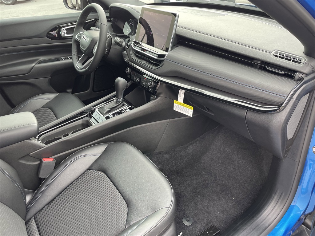 2025 Jeep Compass Latitude photo 33