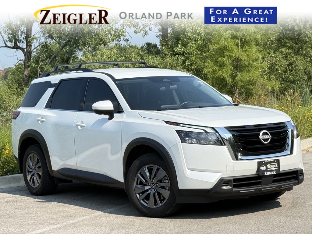 2025 Nissan Pathfinder SV photo 2