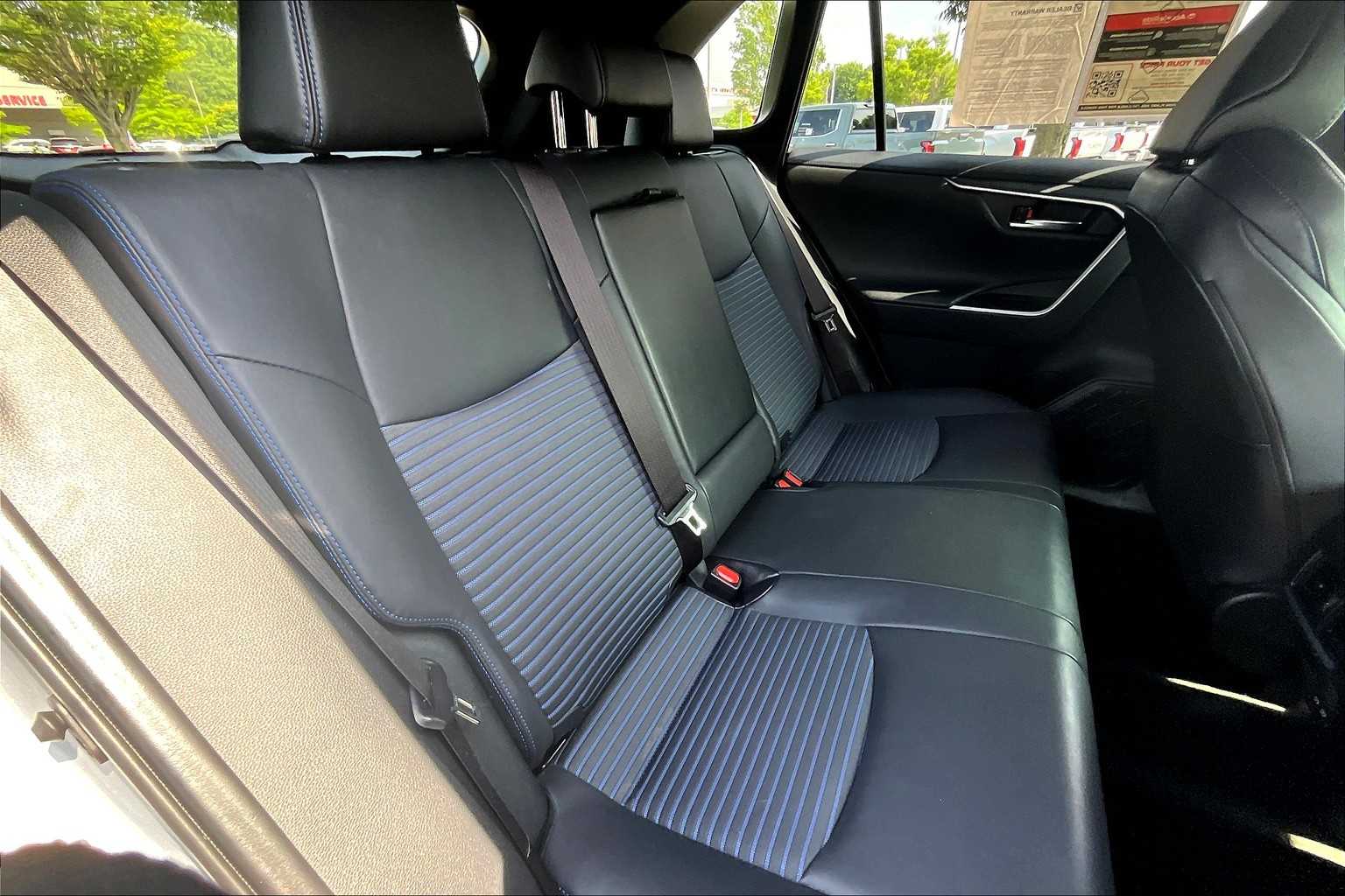 2022 Toyota RAV4 Hybrid XSE photo 18