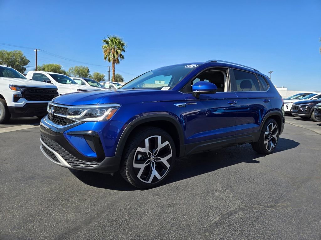 2022 Volkswagen Taos SEL photo 2