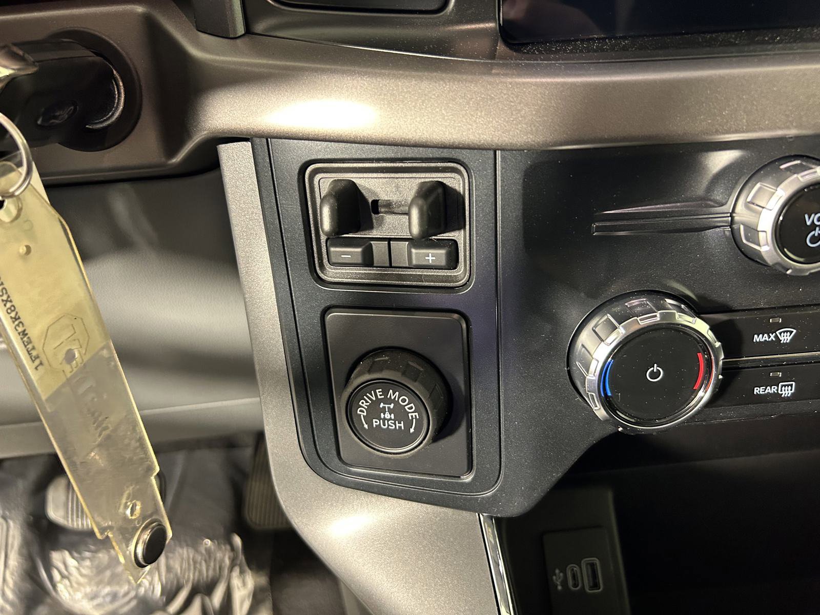 2025 Ford F-150 XLT photo 21