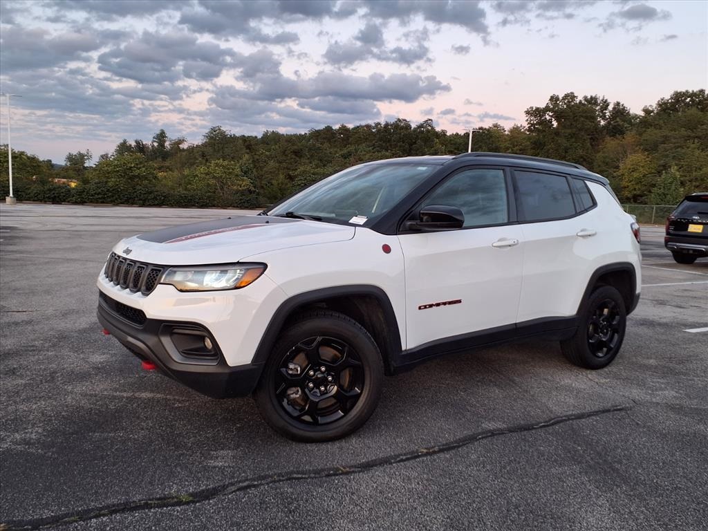 2024 Jeep Compass Trailhawk photo 2