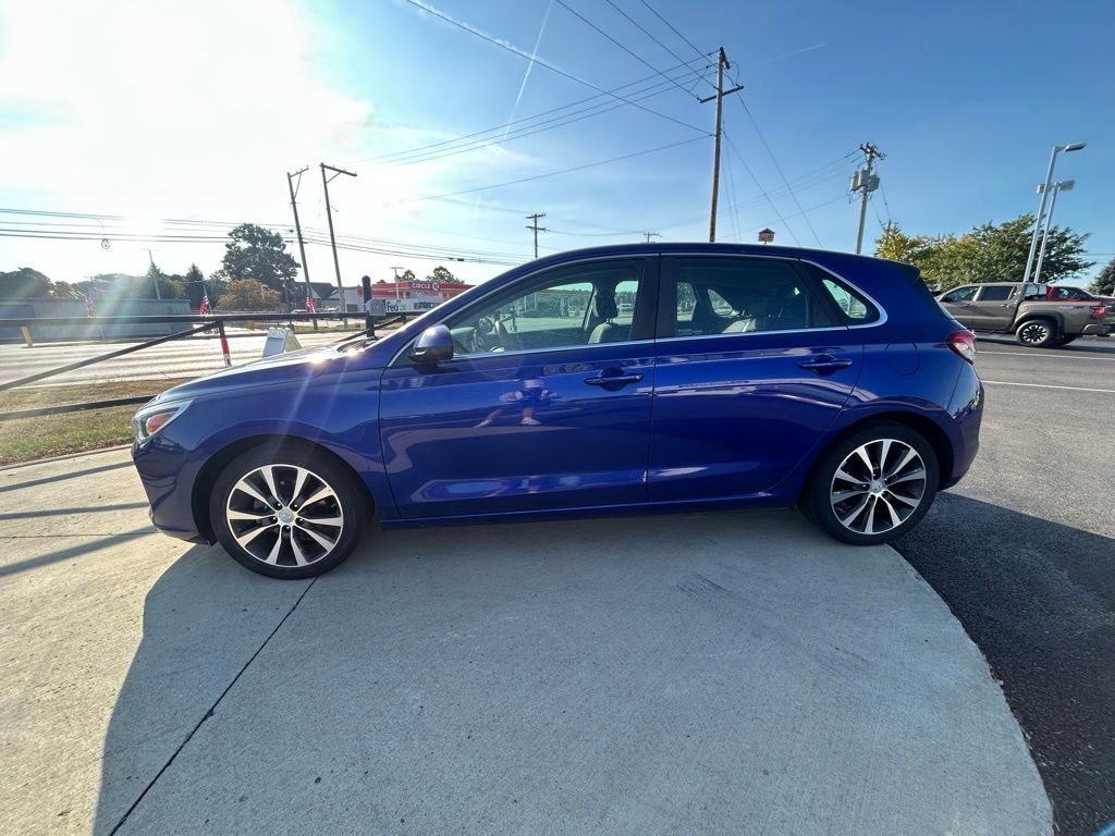 2019 Hyundai Elantra GT photo 2