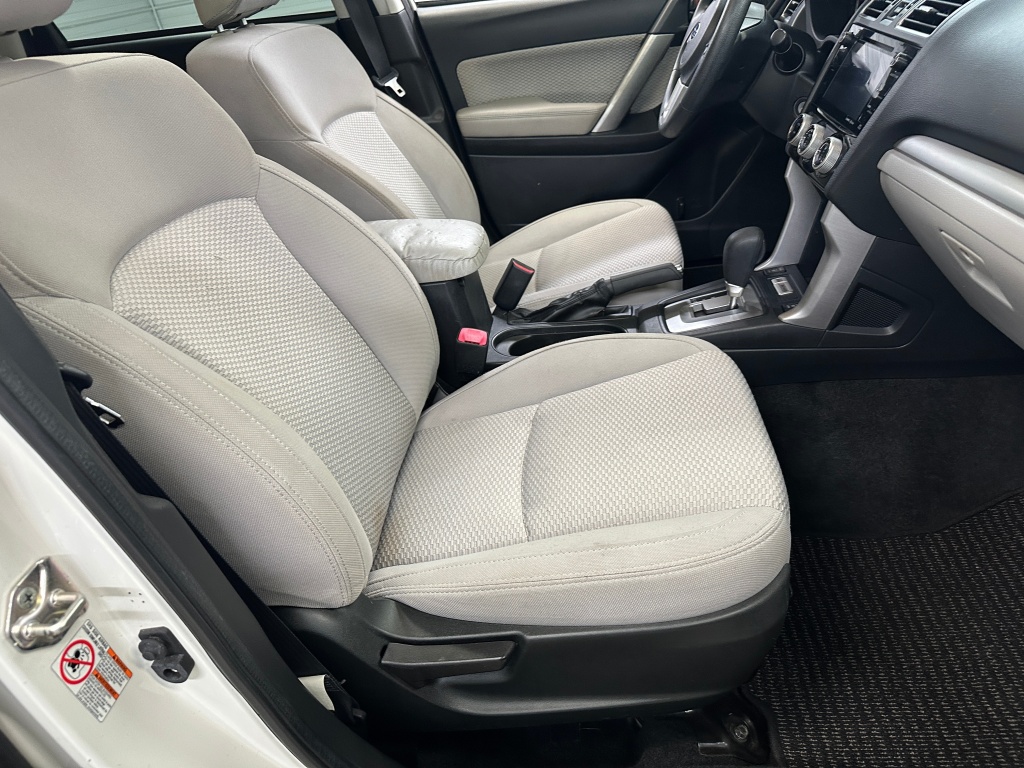 2017 Subaru Forester Premium photo 28