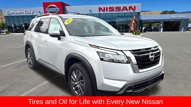 2025 Nissan Pathfinder SV's photo