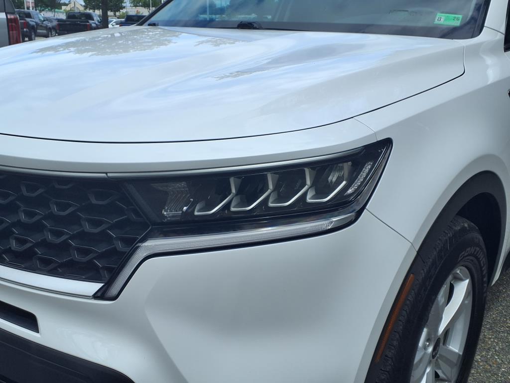 2022 Kia Sorento LX photo 2