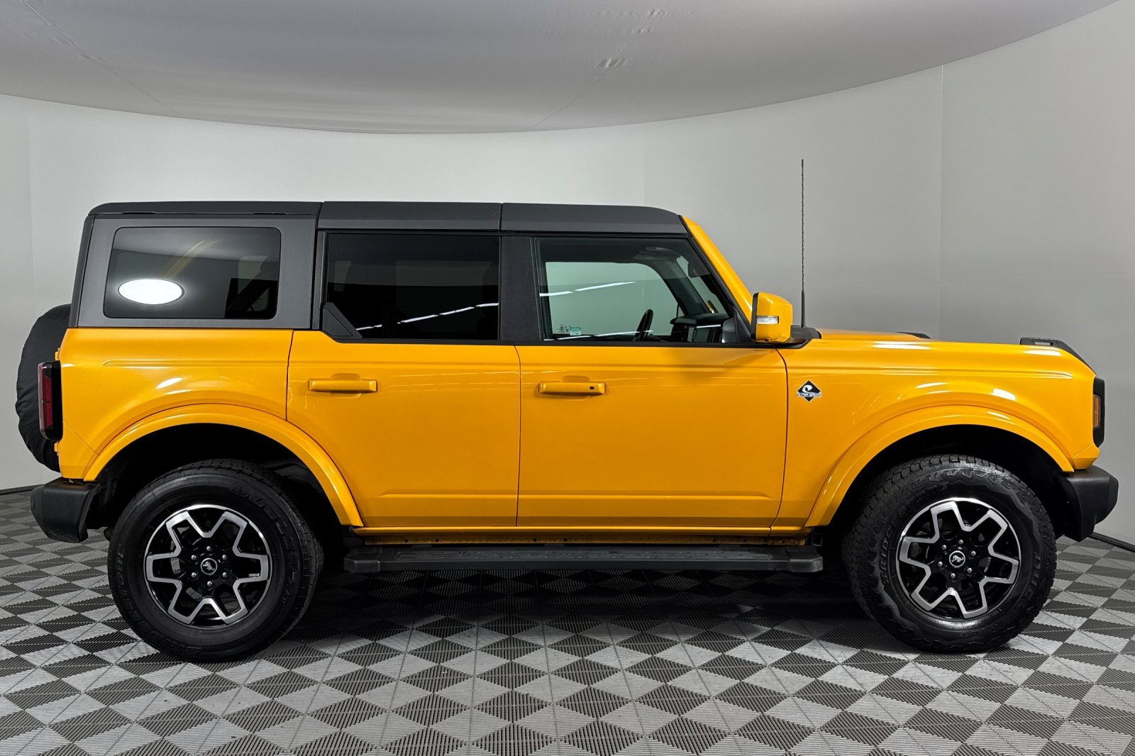 2022 Ford Bronco Outer Banks photo 2
