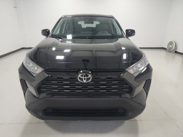 2022 Toyota RAV4 LE photo 4