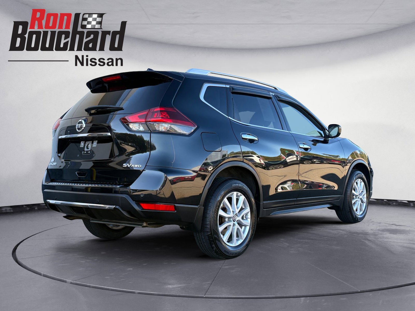 2019 Nissan Rogue SV photo 2