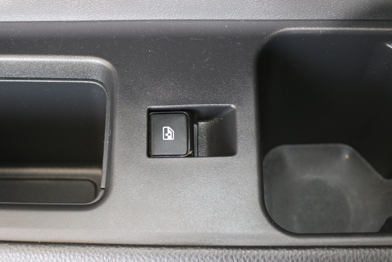 2022 Nissan Pathfinder SV photo 11