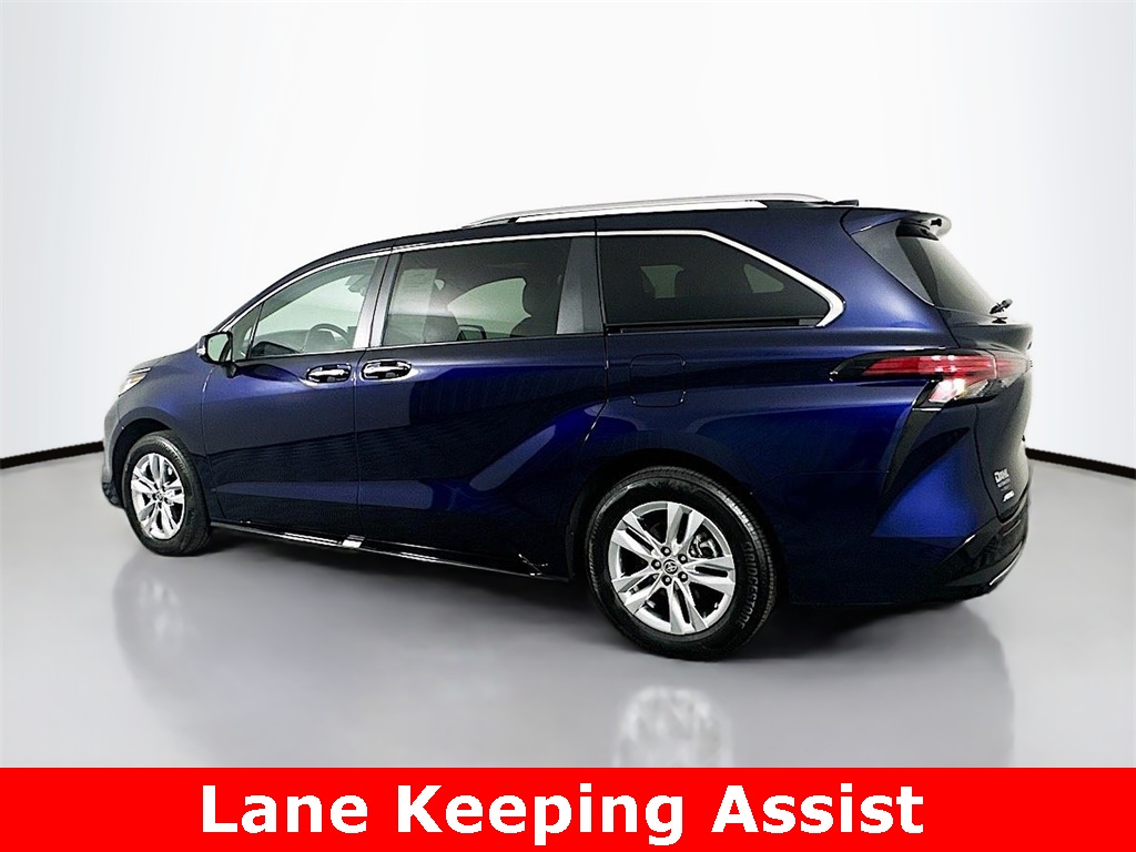 2024 Toyota Sienna Limited photo 8