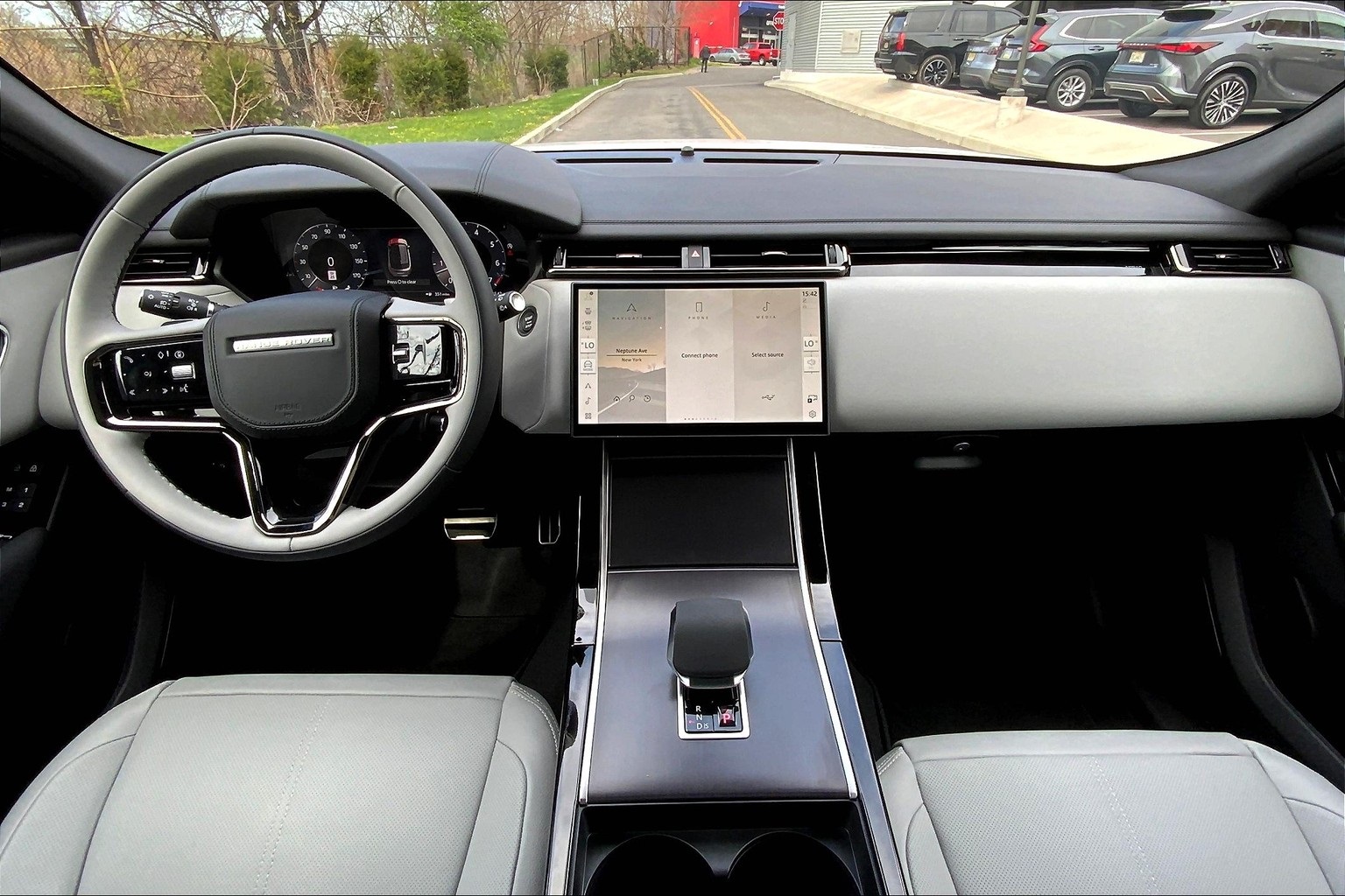 2026 Land Rover Range Rover Velar SE photo 4