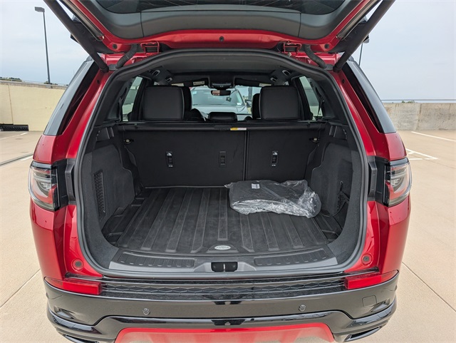 2024 Land Rover Discovery Sport SE photo 4