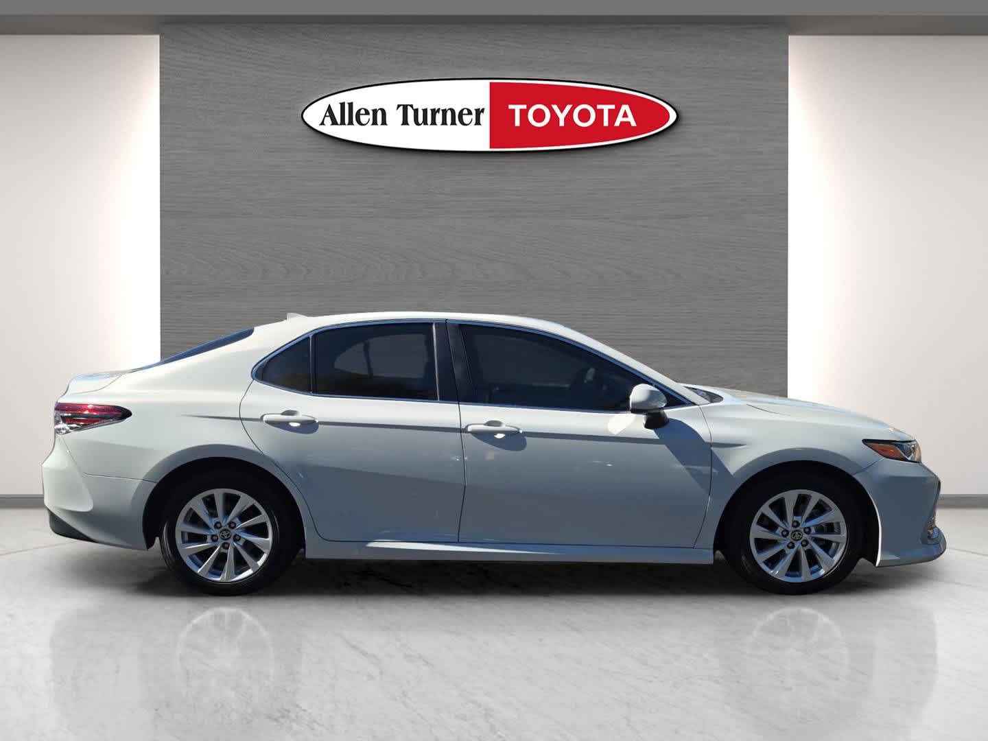 2023 Toyota Camry LE photo 4