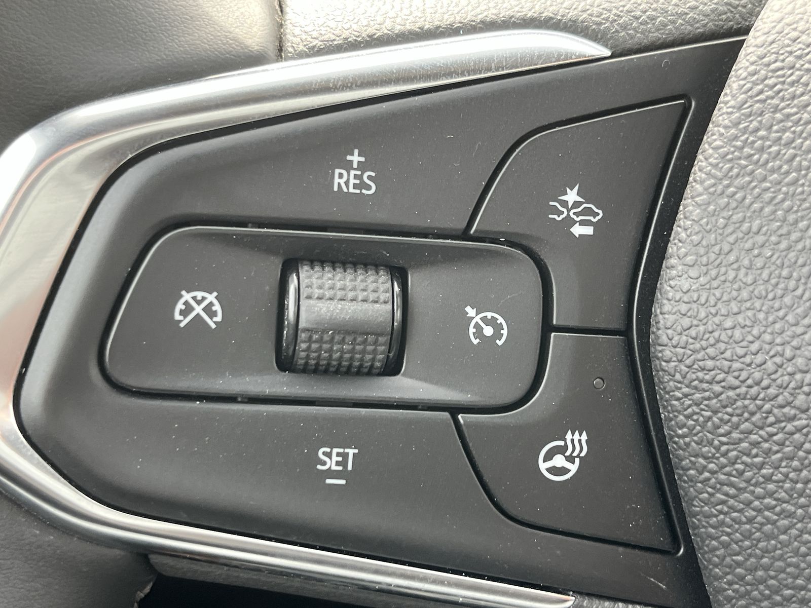 2025 Chevrolet Trax LT photo 24