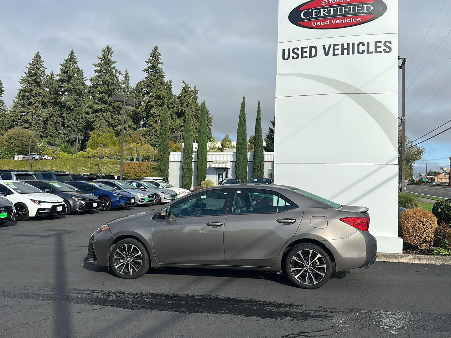 2018 Toyota Corolla SE photo 2