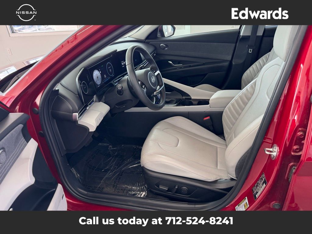 2024 Hyundai Elantra Limited photo 17