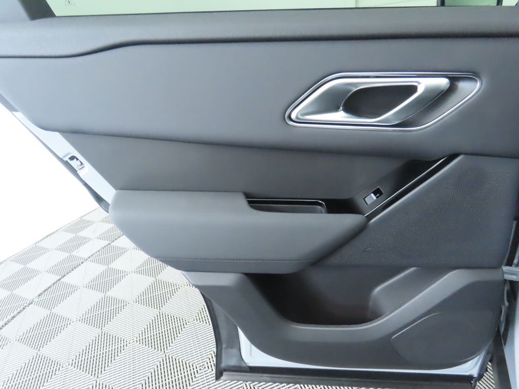 2025 Land Rover Range Rover Velar SE photo 25