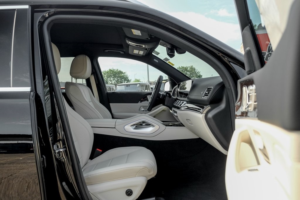 2025 Mercedes Benz GLS 450 4MATIC photo 21