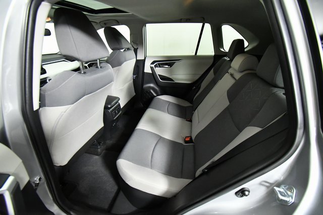 2021 Toyota RAV4 Hybrid XLE photo 23