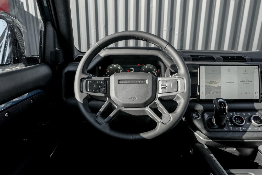 2025 Land Rover Defender 110 S photo 17