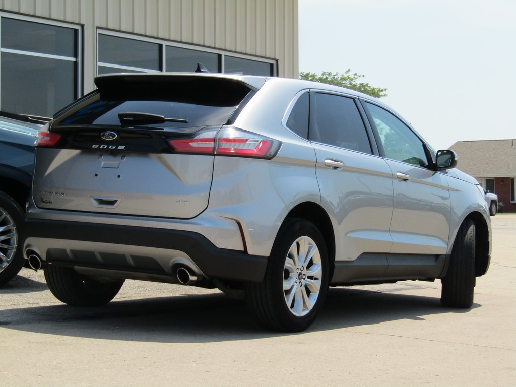 2024 Ford Edge Titanium photo 3