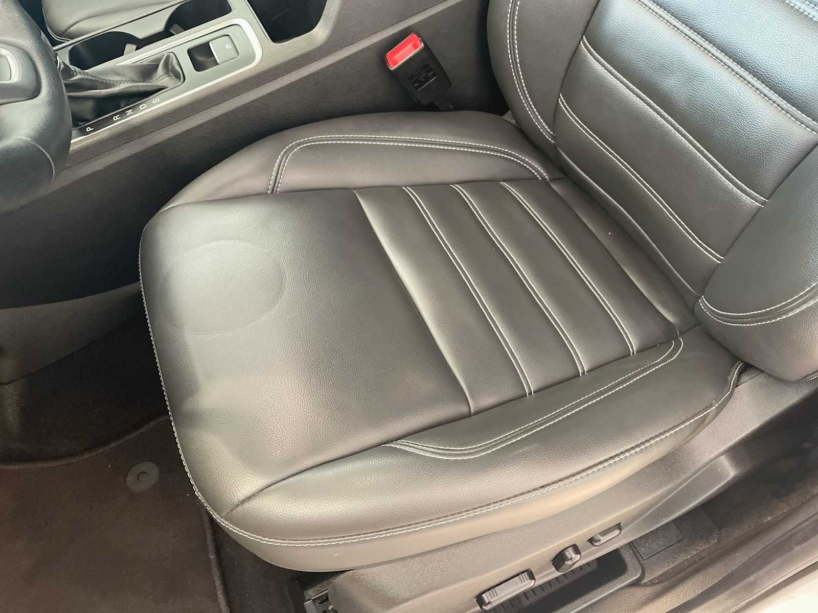 2019 Ford Escape SEL photo 16