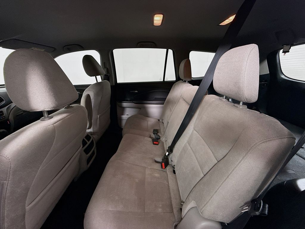 2020 Honda Pilot EX photo 21