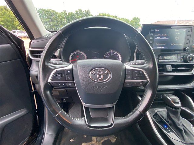 2022 Toyota Highlander LE photo 18