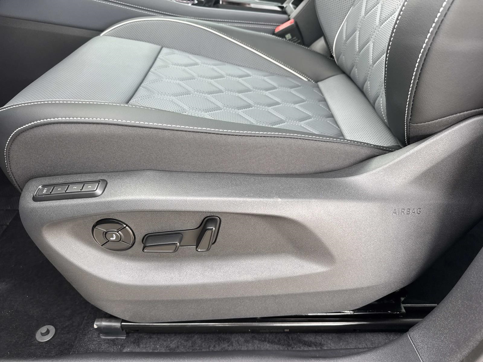 2025 Volkswagen Tiguan SEL R-Line Black photo 7