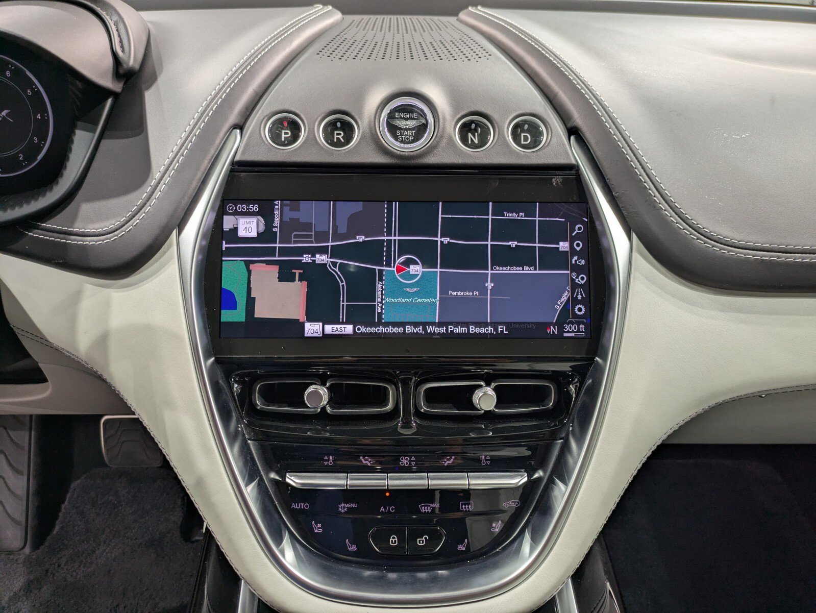 2024 Aston Martin DBX photo 13