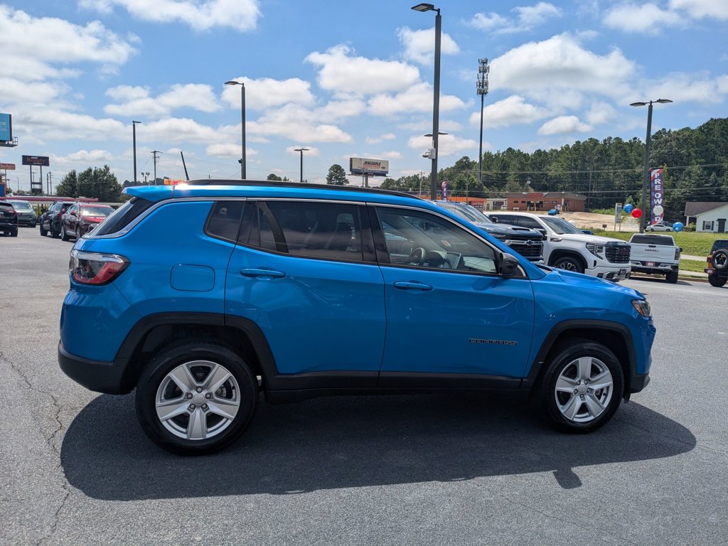 2022 Jeep Compass Latitude photo 3