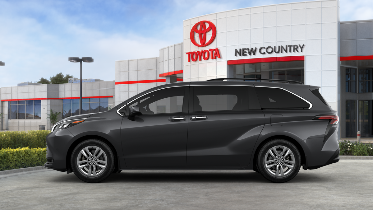 2025 Toyota Sienna XLE photo 4