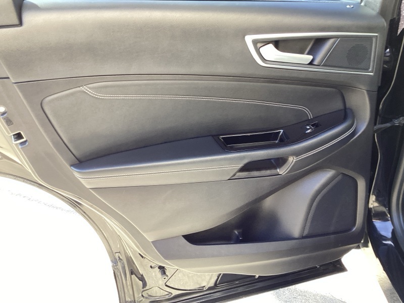 2019 Ford Edge Titanium photo 23