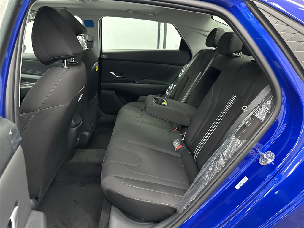 2025 Hyundai Elantra SEL Convenience photo 19