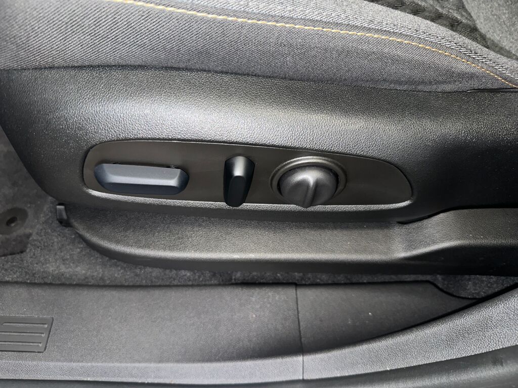 2023 Chevrolet Equinox LT photo 3