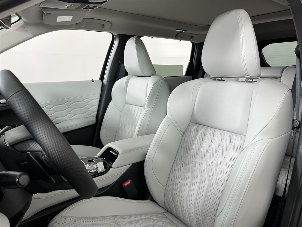 2025 Mitsubishi Outlander PHEV SEL Platinum photo 3