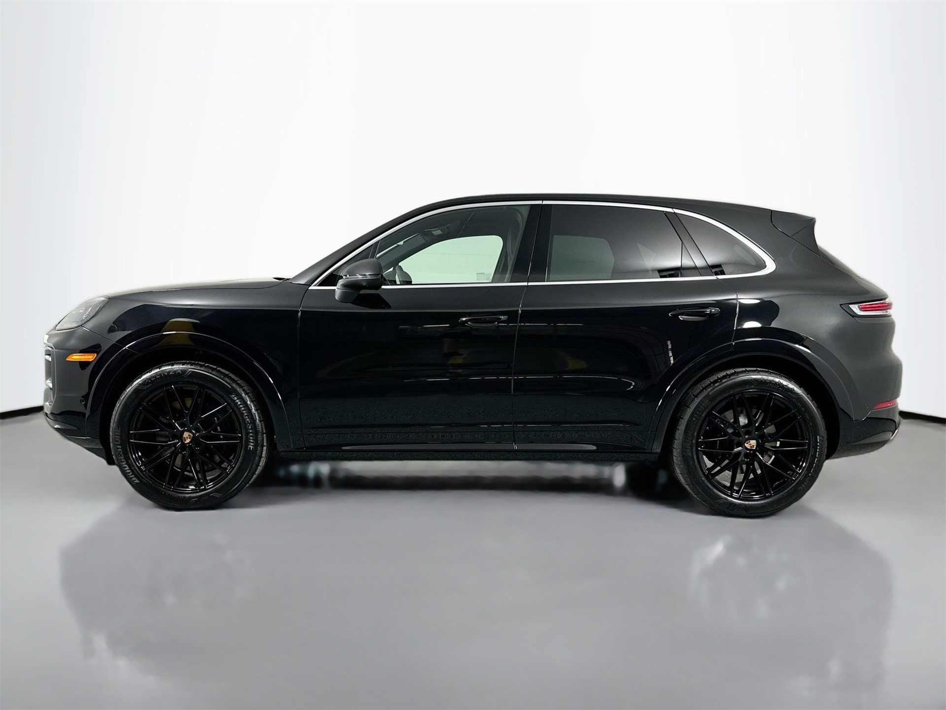 2026 Porsche Cayenne Base photo 2