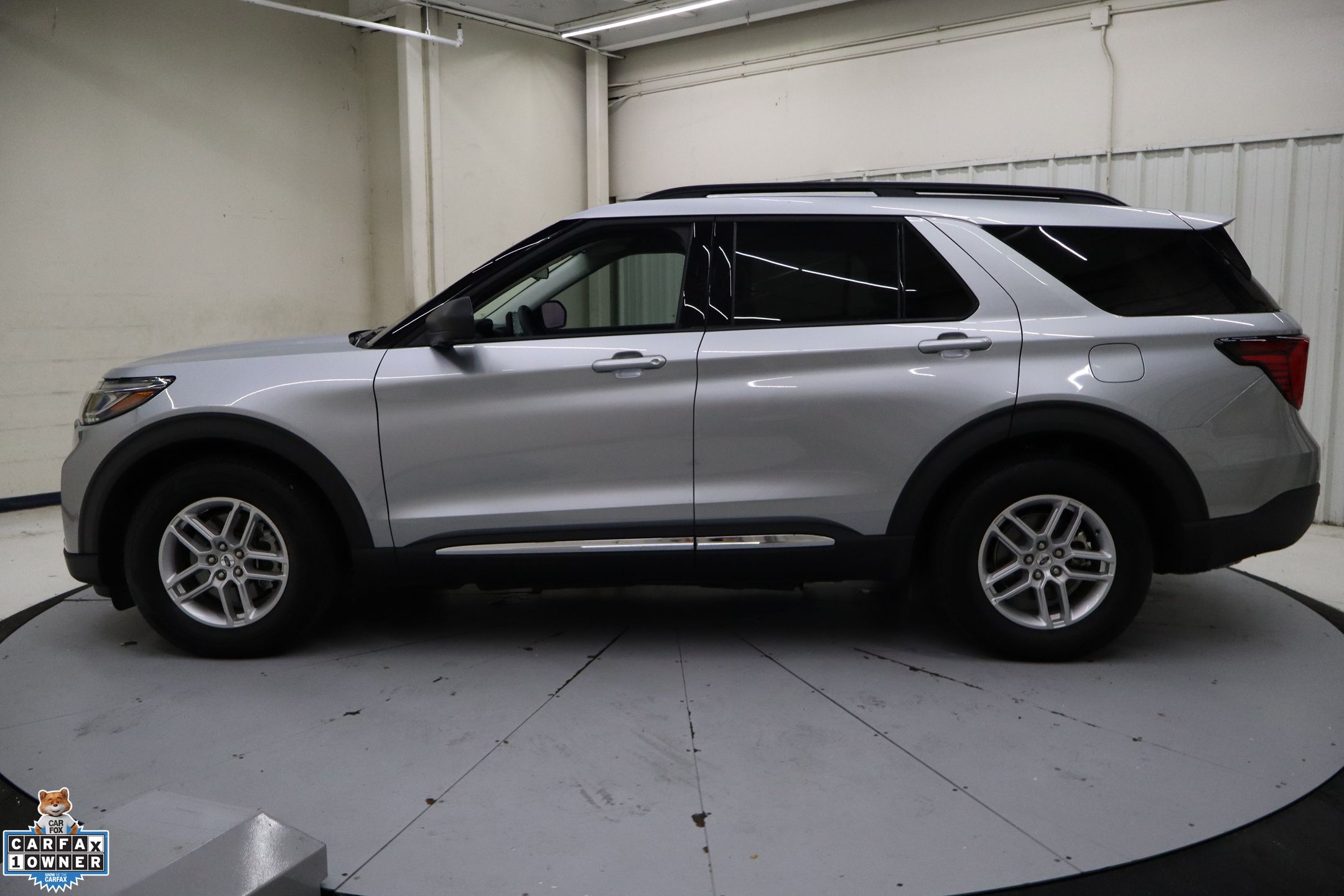 2025 Ford Explorer photo 7